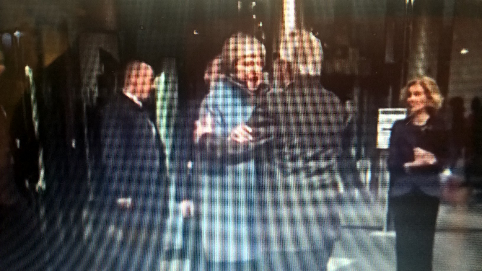 Mrs May meets President Juncker