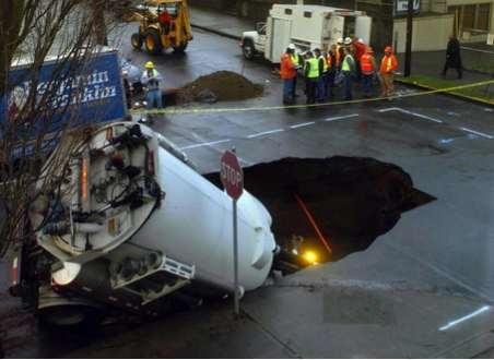 Burst sewer and sinkhole, Portland, Oregan